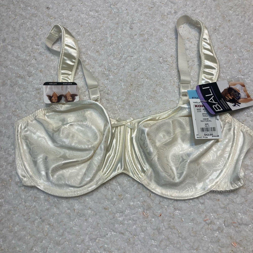 ✨ NWT Bali Underwire Bra 36C ✨